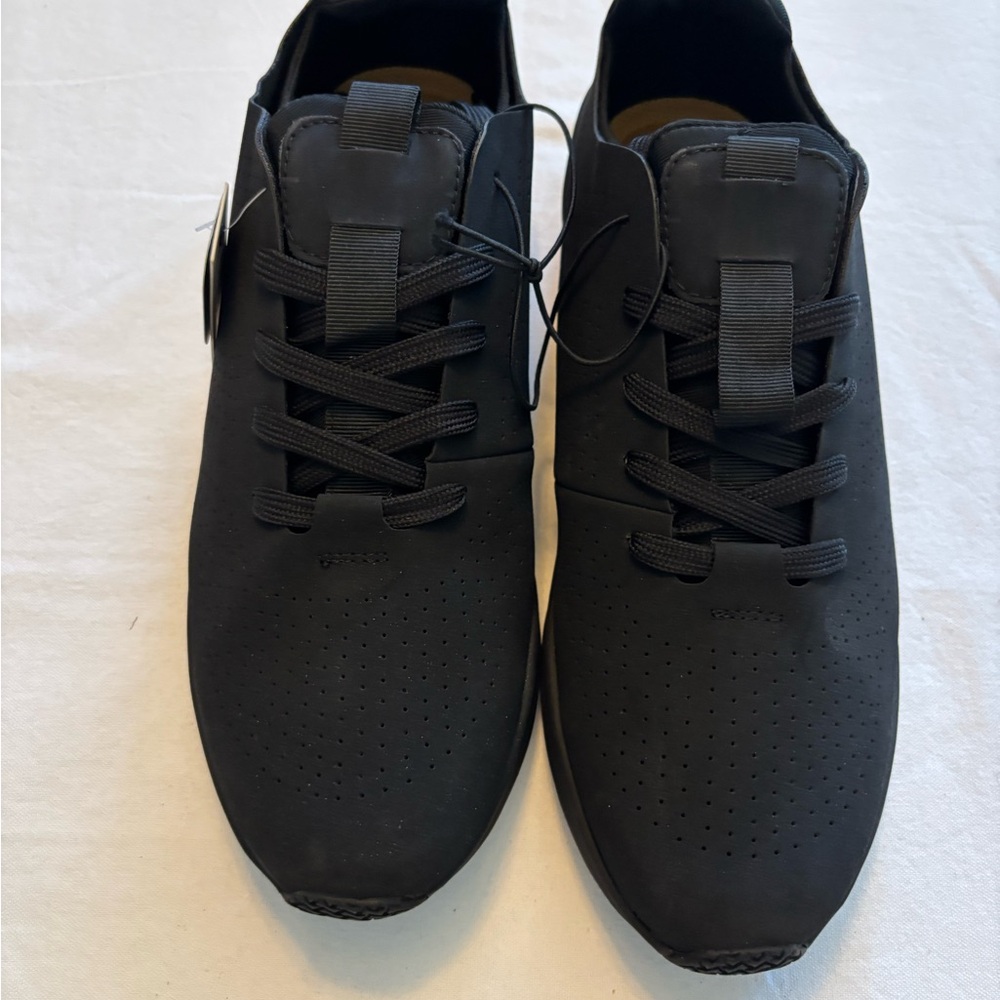 Sleek Black Men's Athletic Shoes